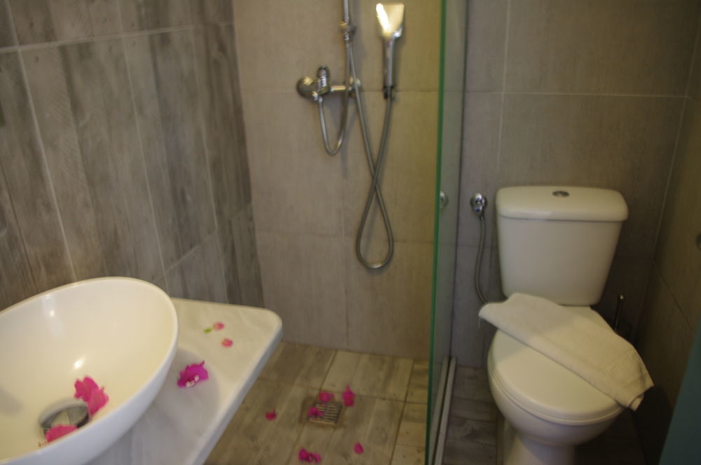 Iris Boutique Hotel Kamári Buitenkant foto